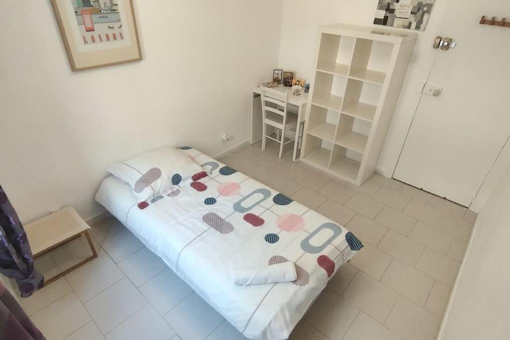 Private Room In Shared Apartment In The Center Of Ницца Экстерьер фото